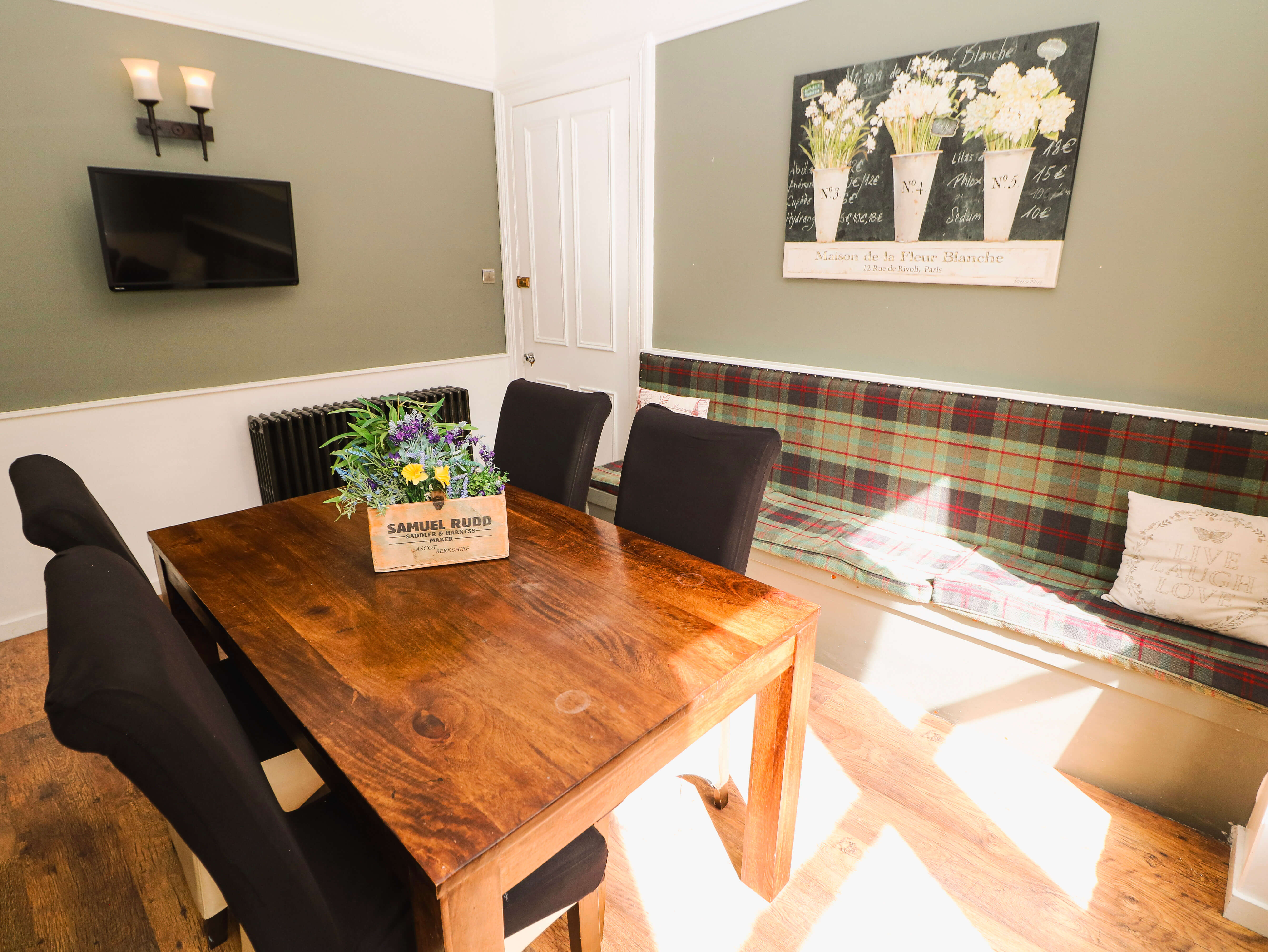 Dining atmosphere in Buxton